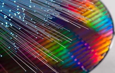 ClearCurve_Fibers_on_Silicon_Photonics_Wafer2